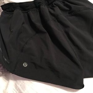 black lululemon shorts